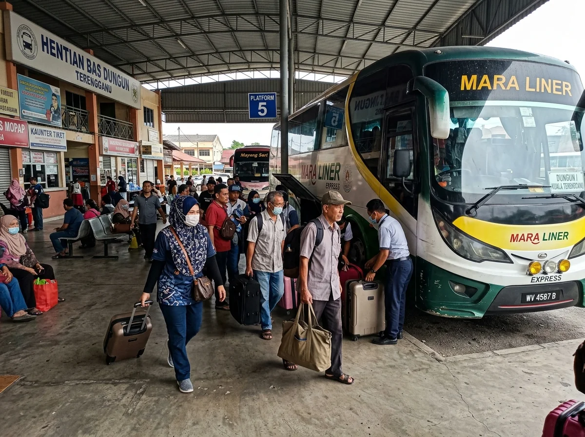 Bas ekspres tiba di Hentian Bas Dungun