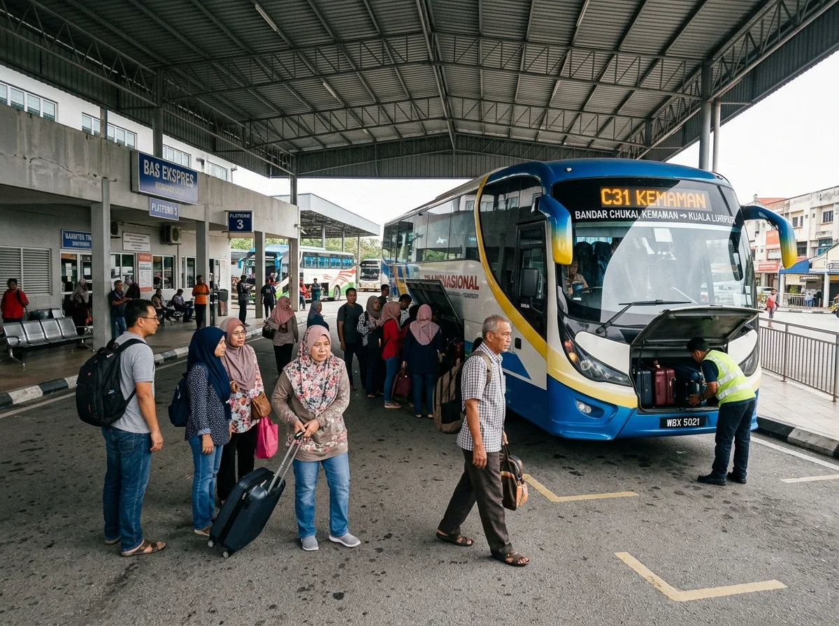 Bas ekspres di terminal Bandar Chukai Kemaman