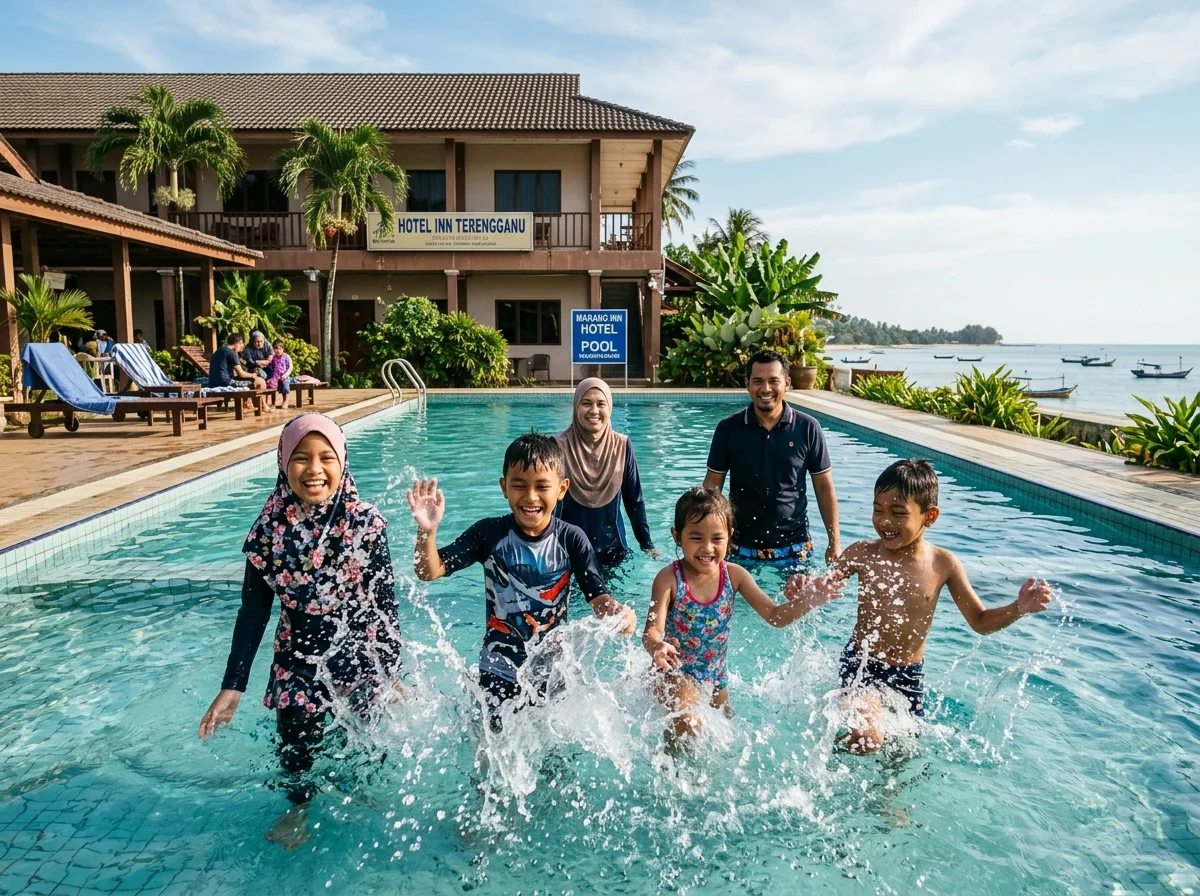 Kanak-kanak bermain di kolam renang Hotel Seri Malaysia Marang