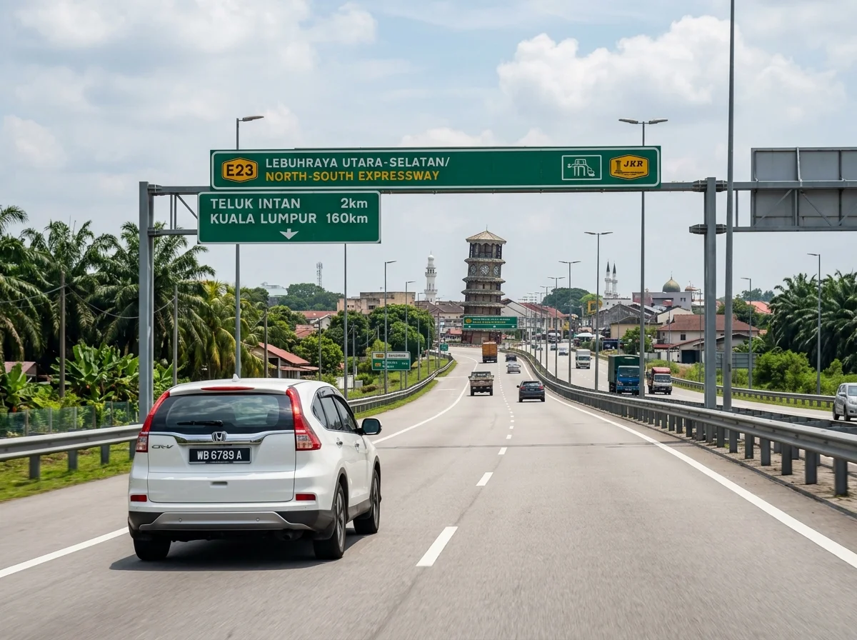 Kereta menuju Teluk Intan di lebuhraya