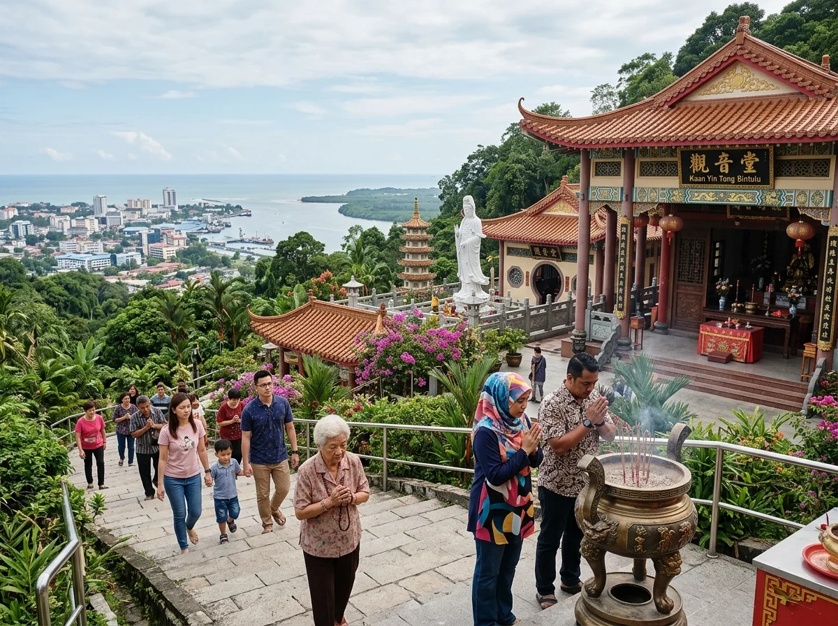 Tokong Kuan Yin Tong di kawasan berbukit Bintulu