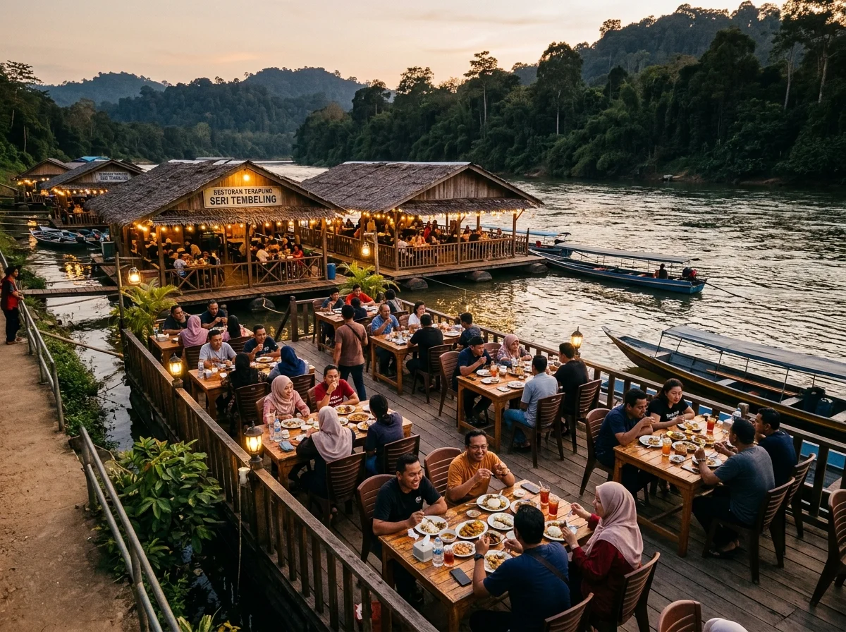 Suasana tepi Sungai Tembeling di Kuala Tahan