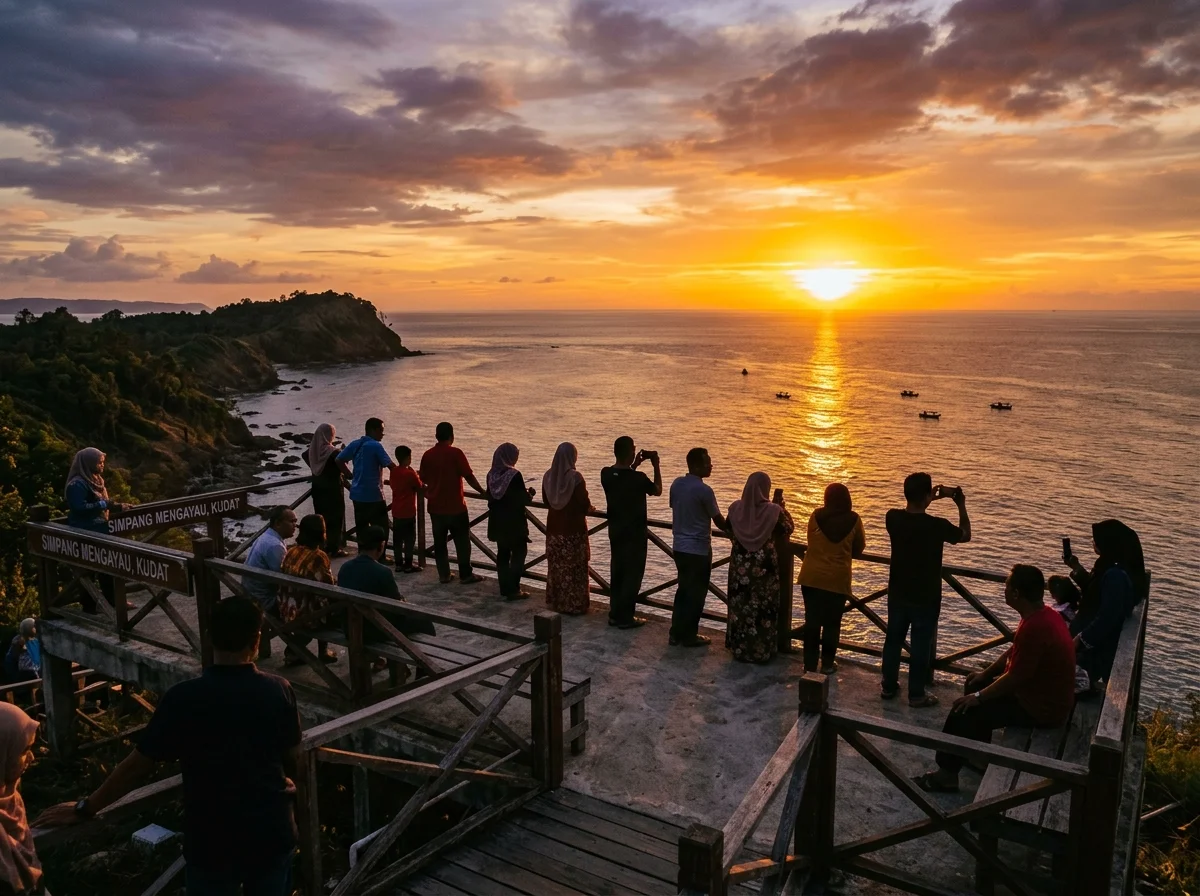 Matahari terbenam di tepi laut Kudat