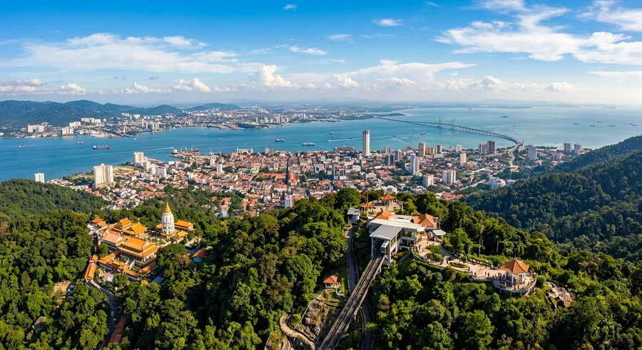 Kereta funicular bersejarah dan pemandangan 360° dari puncak Bukit Bendera Penang